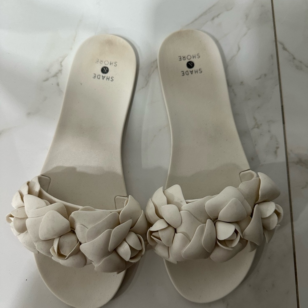 2 pair shade & Shore Women's Sandals in Cream and black. 2 pair
